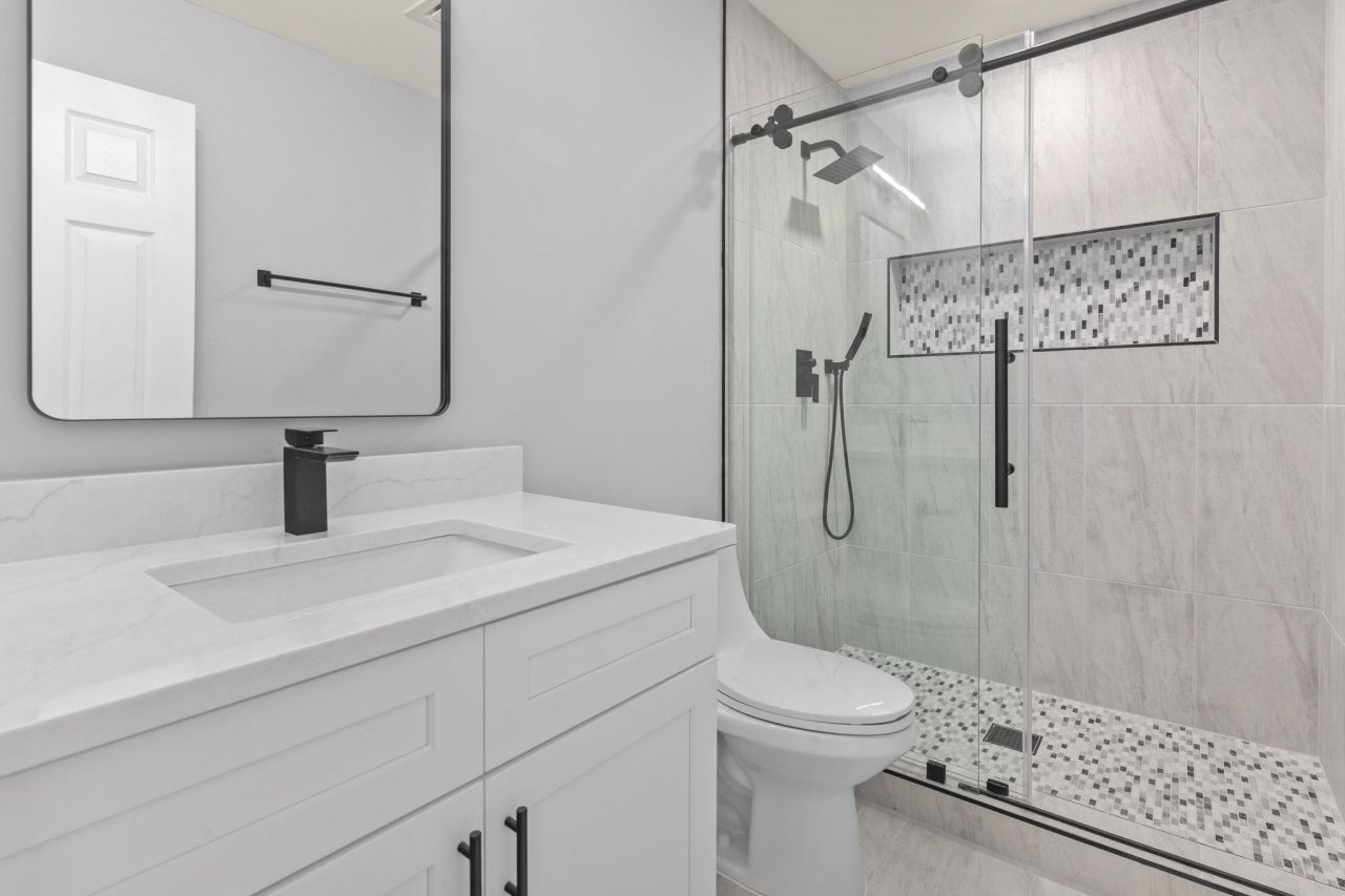 653 Kindred Dr. Photo 18