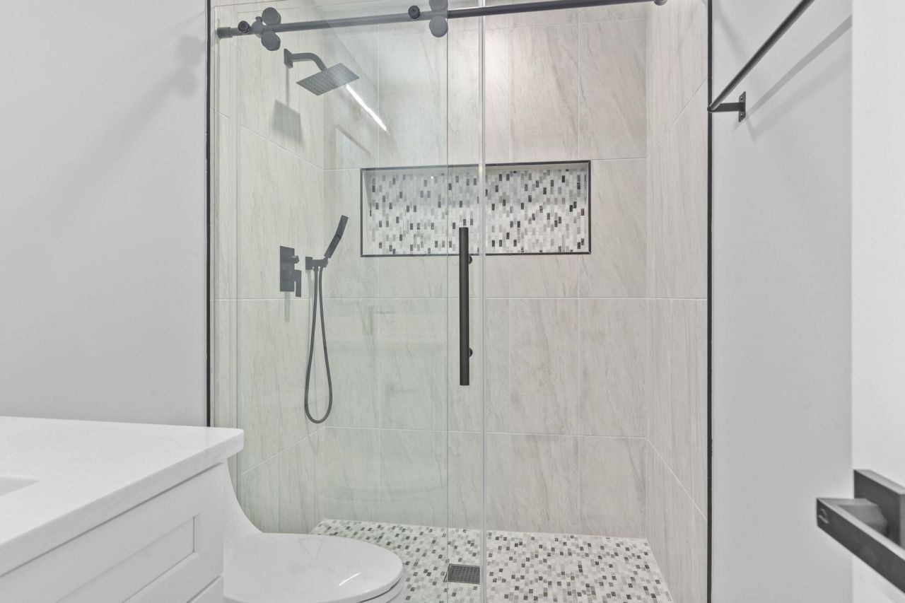 653 Kindred Dr. Photo 19