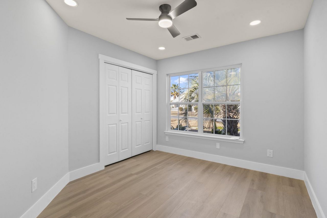 653 Kindred Dr. Photo 21