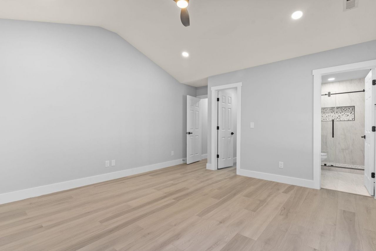 653 Kindred Dr. Photo 24