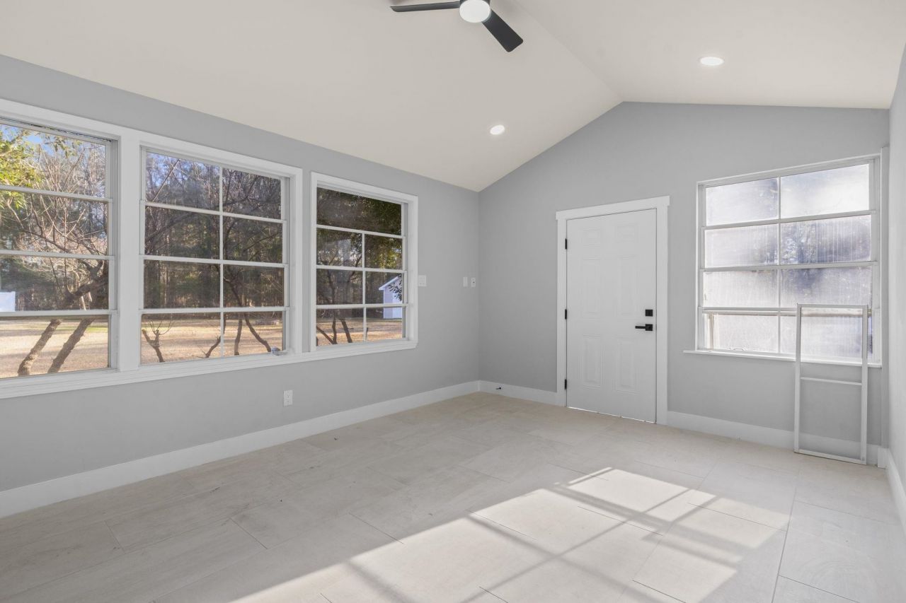 653 Kindred Dr. Photo 27