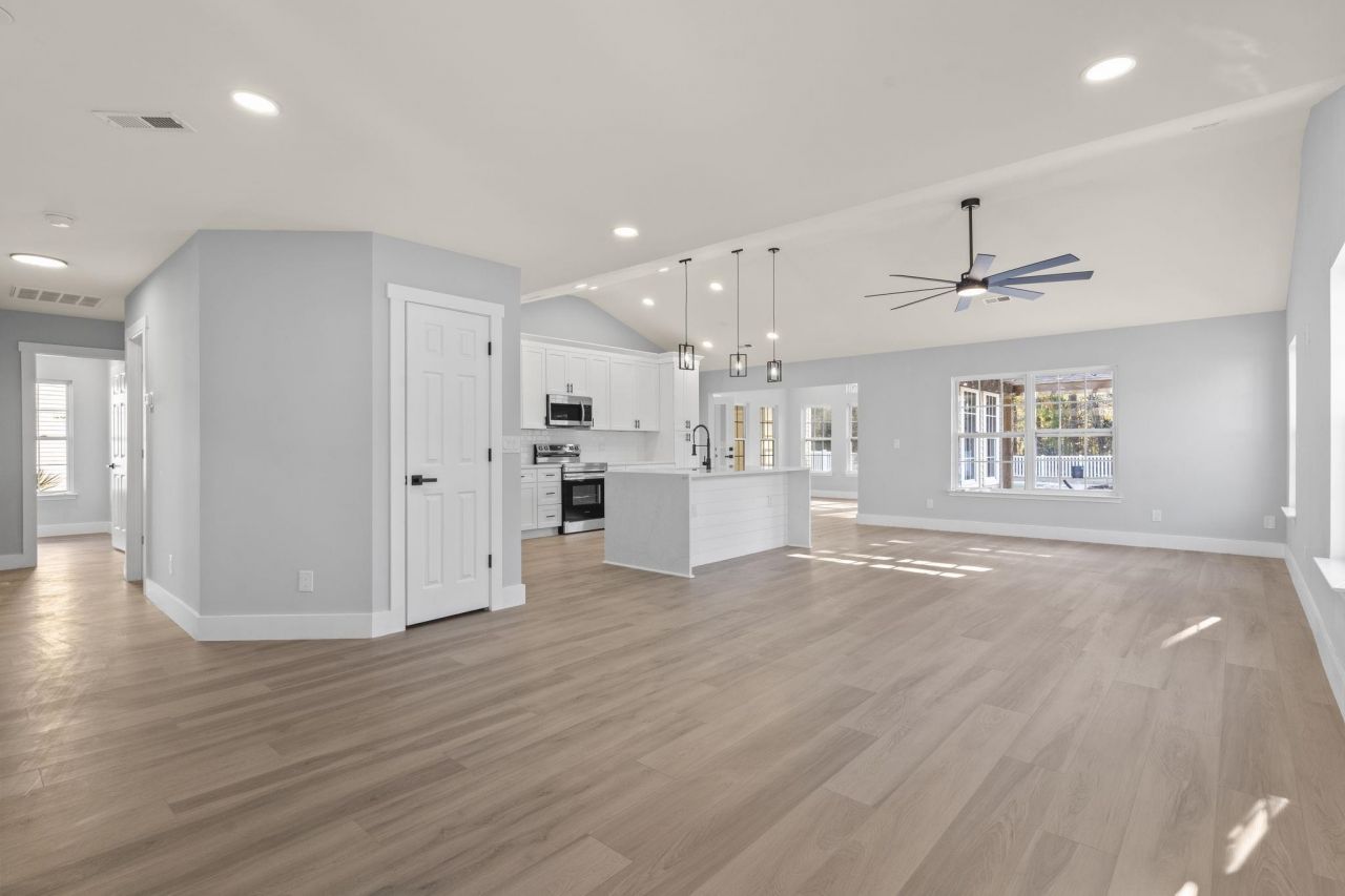 653 Kindred Dr.  Photo 28