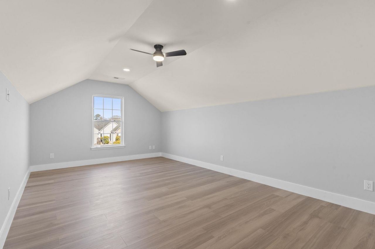 653 Kindred Dr.  Photo 30