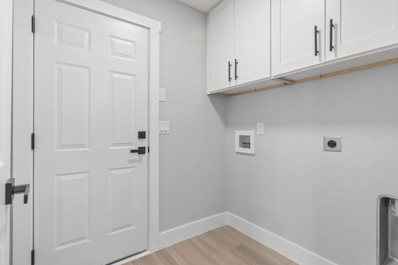 653 Kindred Dr. Photo 32