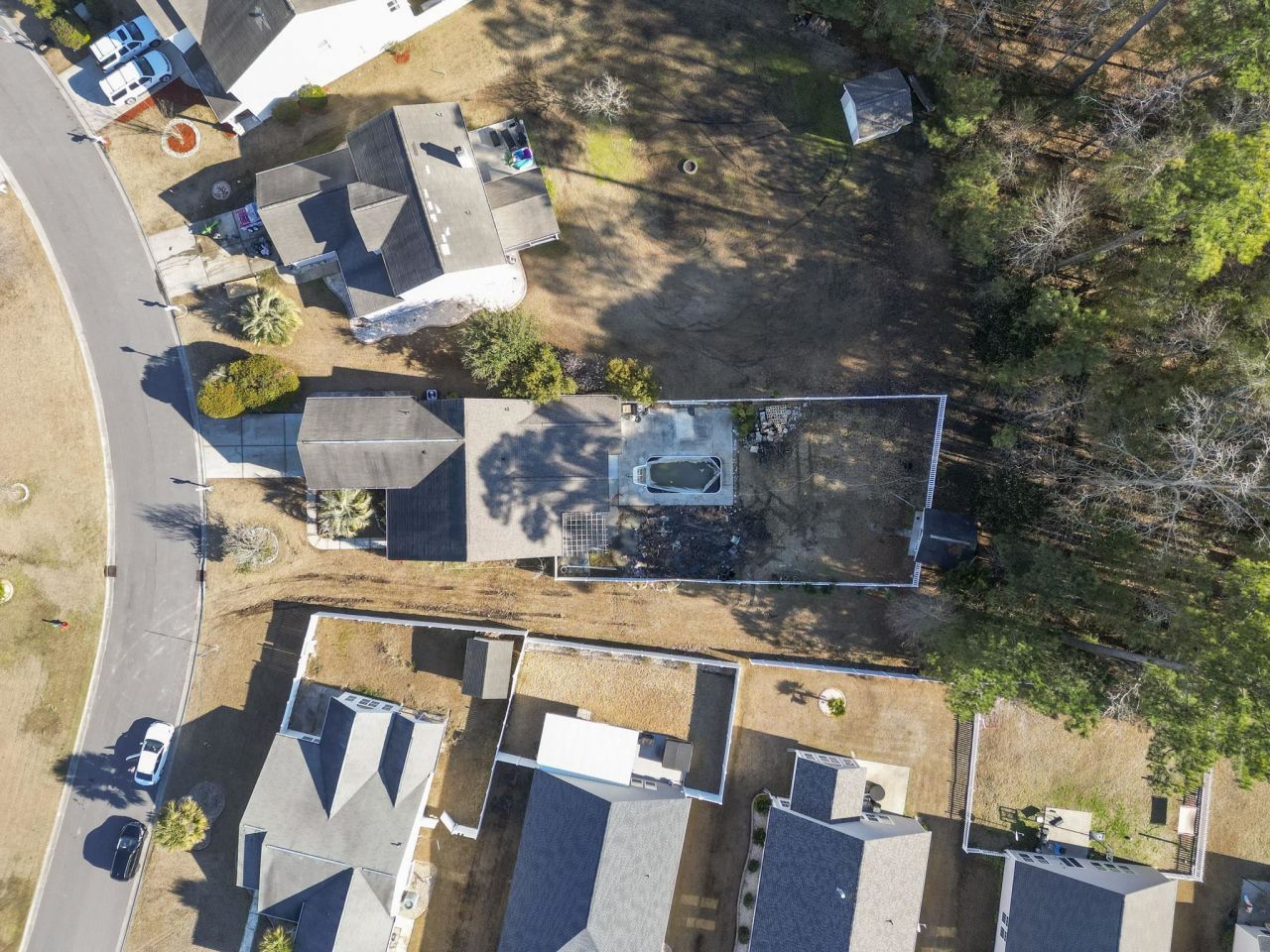 653 Kindred Dr. Photo 35