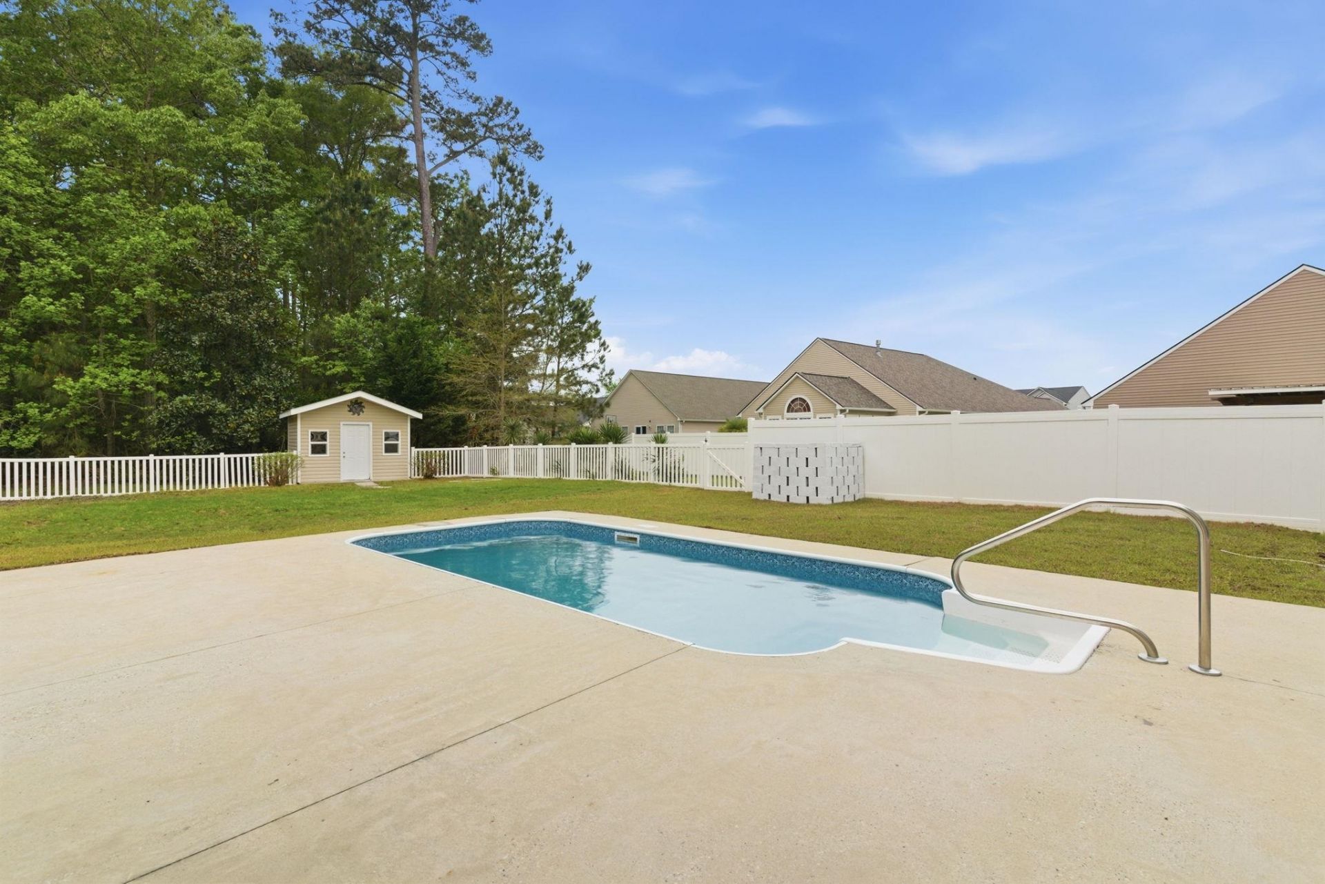 653 Kindred Dr. Photo 42