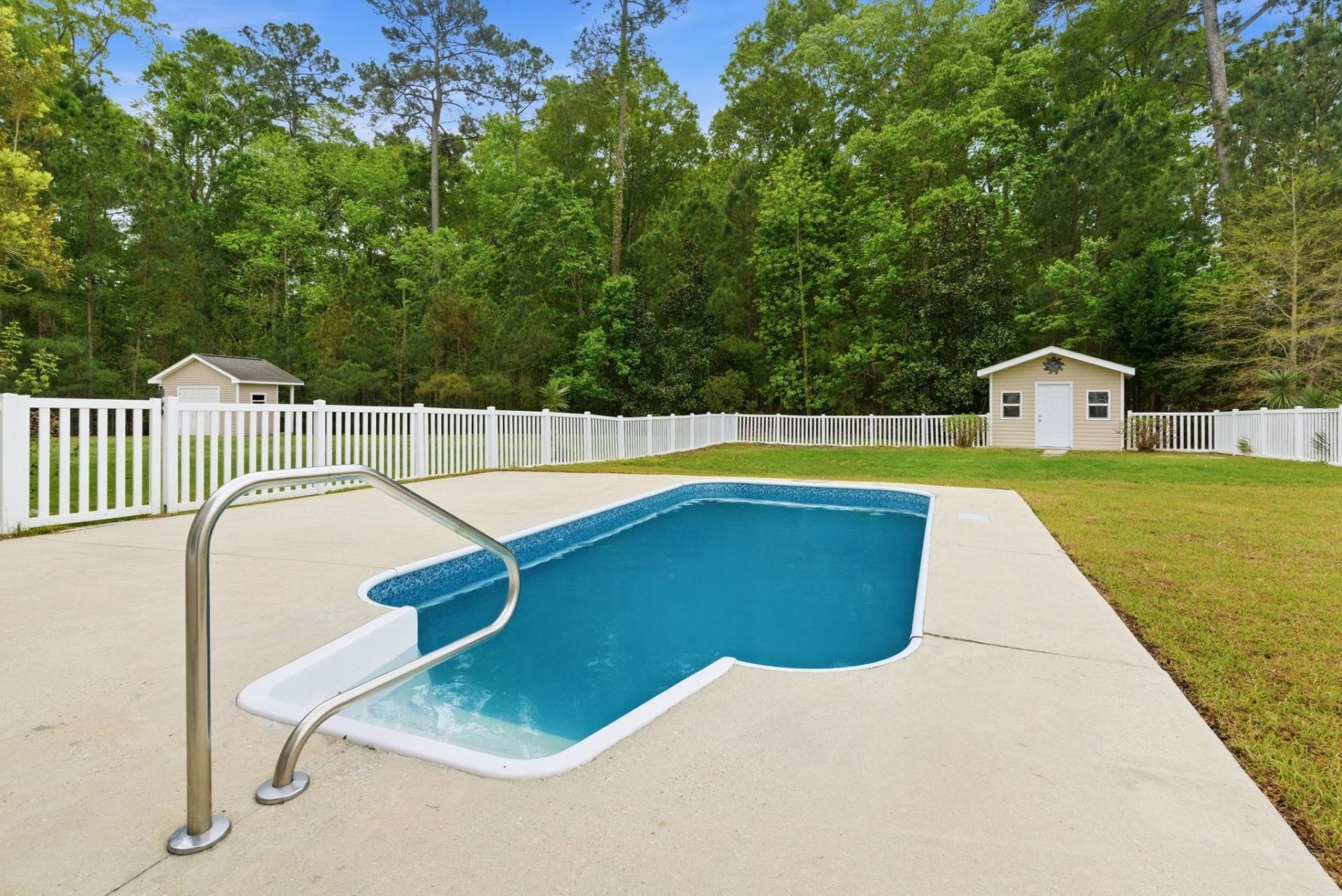 653 Kindred Dr. Photo 43