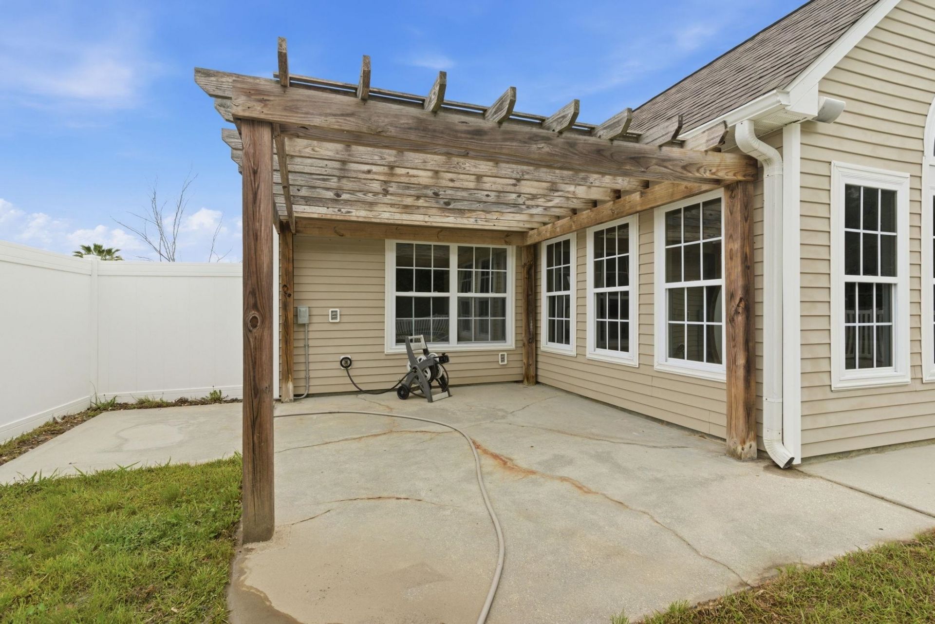 653 Kindred Dr. Photo 44