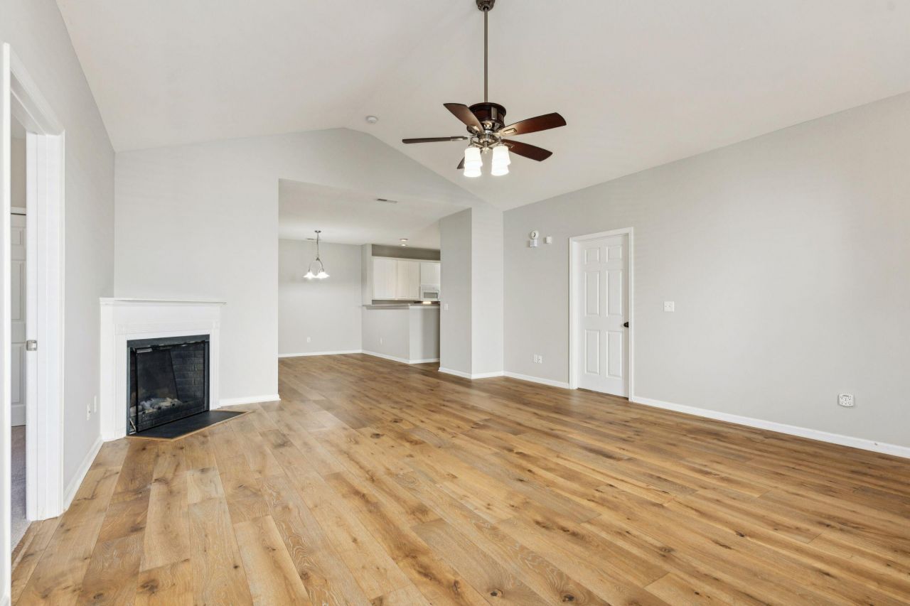 222 Xavier Street Photo 10