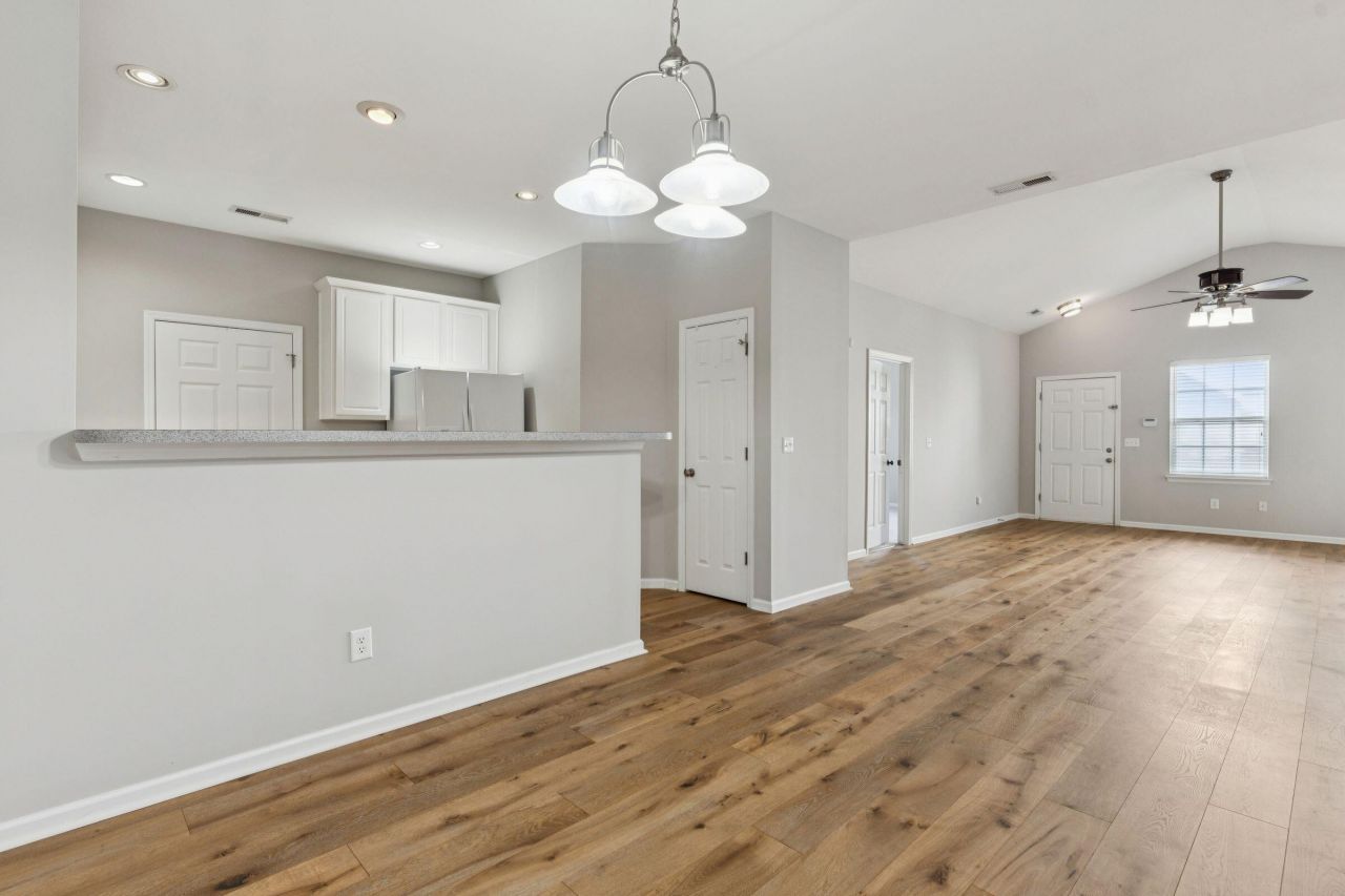 222 Xavier Street Photo 23