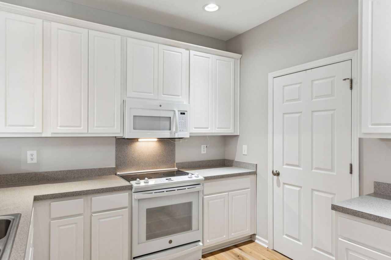 222 Xavier Street Photo 24