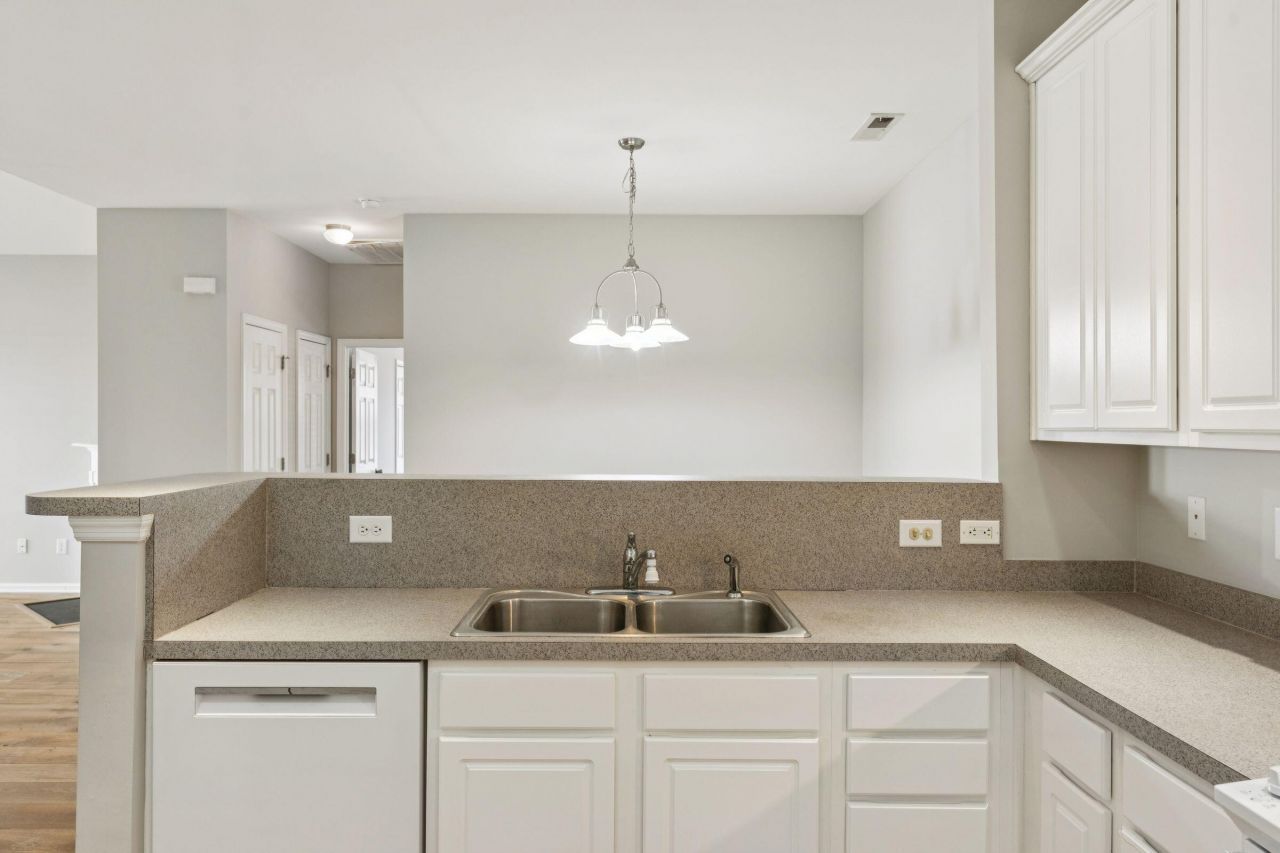 222 Xavier Street Photo 26