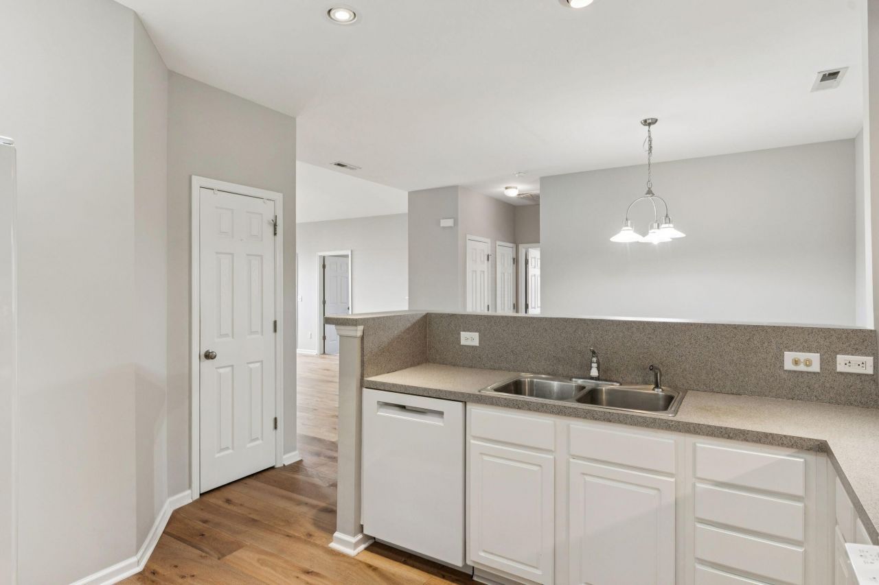 222 Xavier Street Photo 27