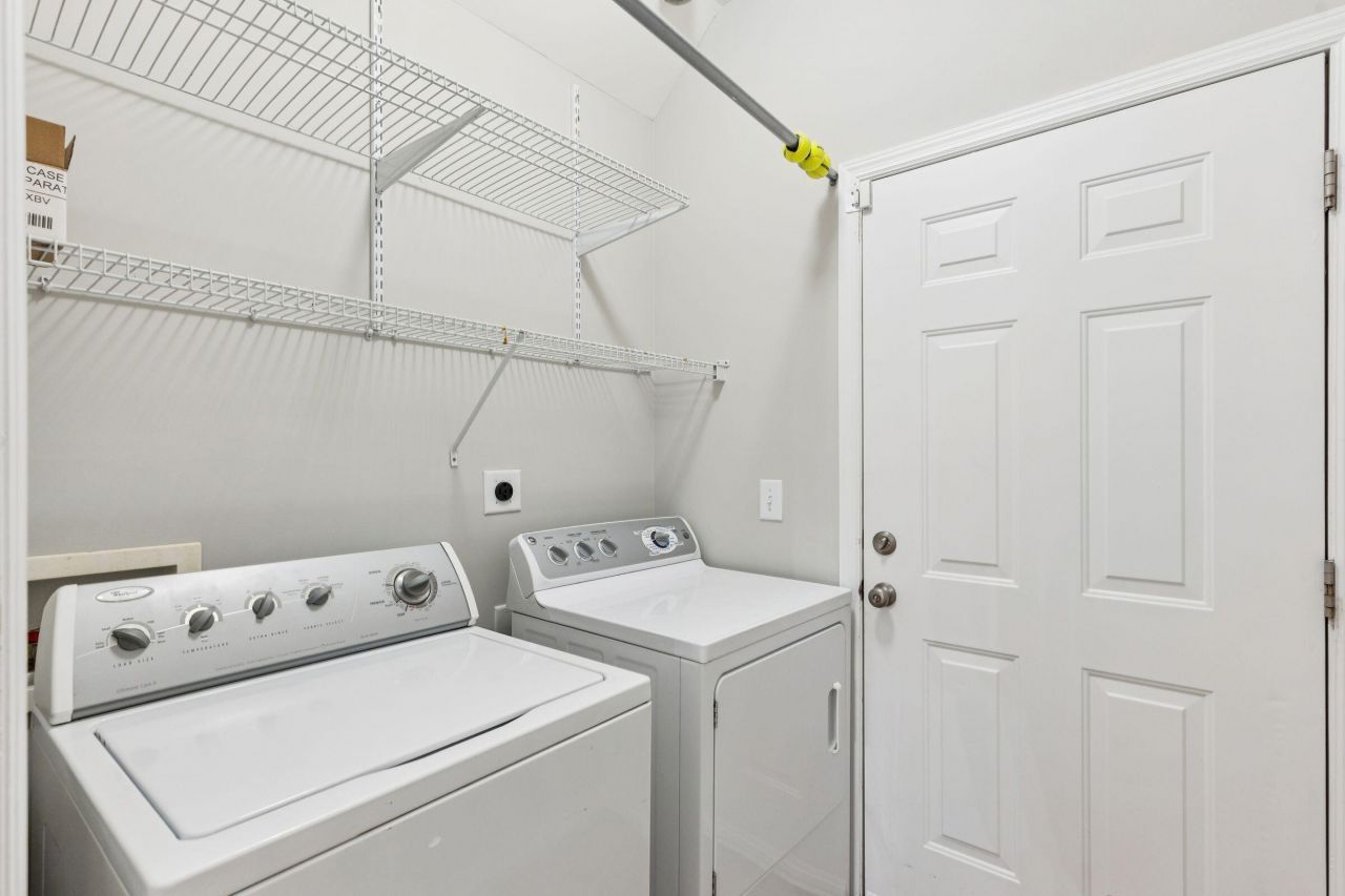 222 Xavier Street Photo 32