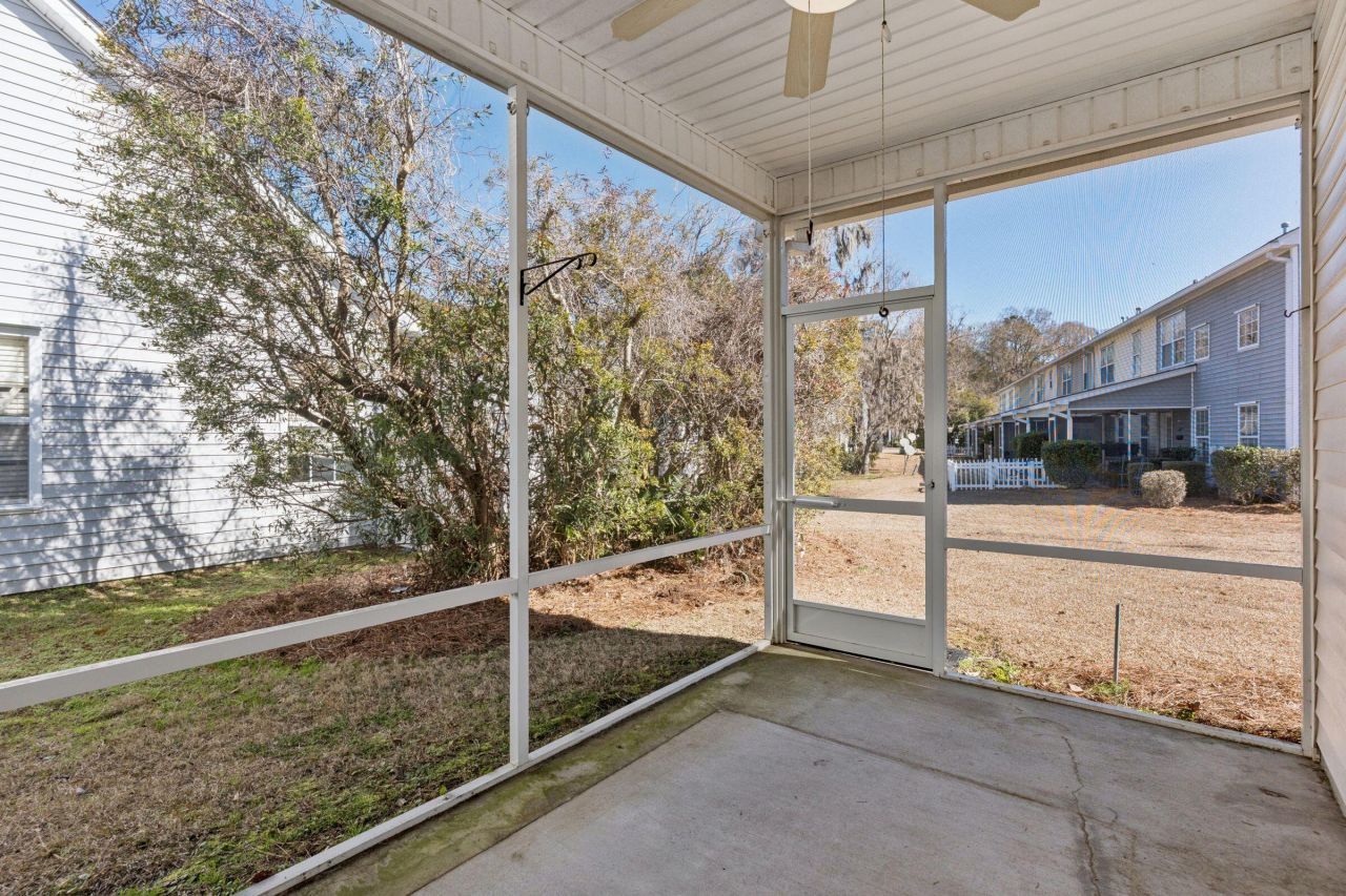 222 Xavier Street Photo 33