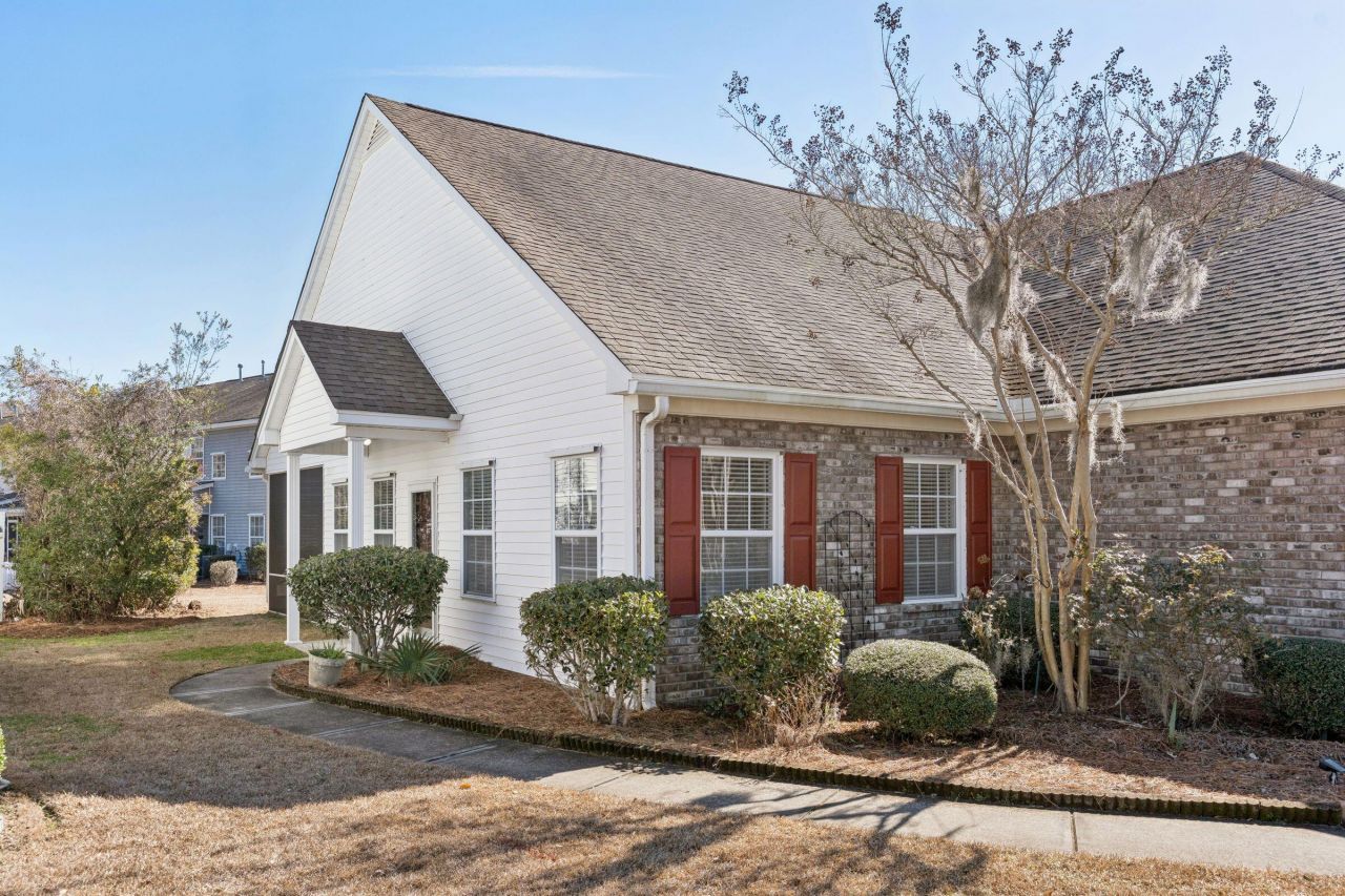 222 Xavier Street Photo 4