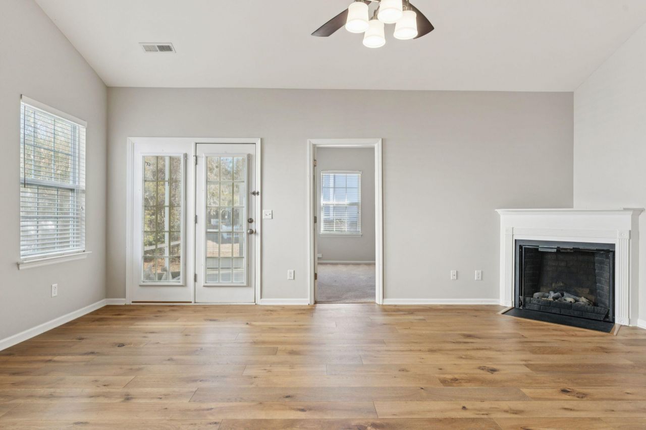 222 Xavier Street Photo 6