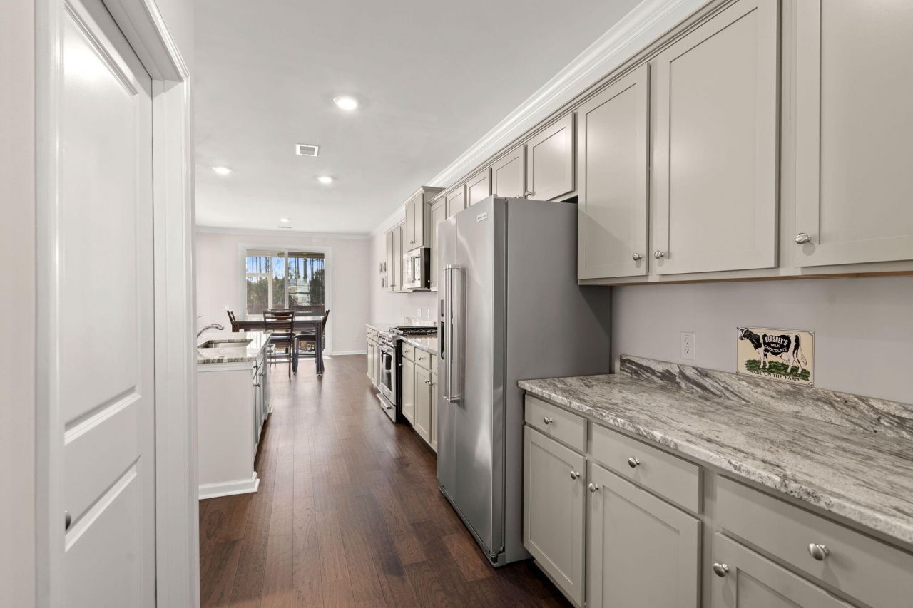 648 Chigwell Springs Lane Photo 10