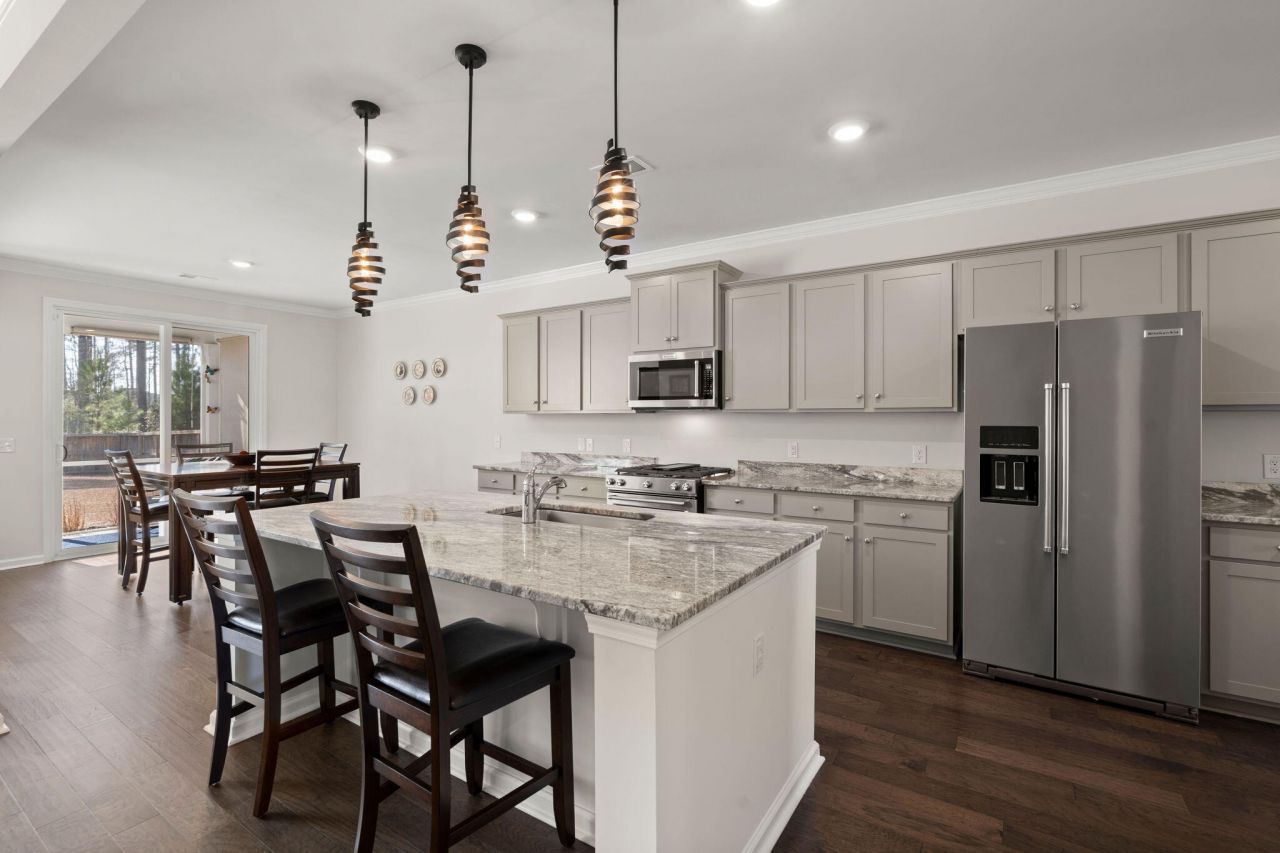 648 Chigwell Springs Lane Photo 12