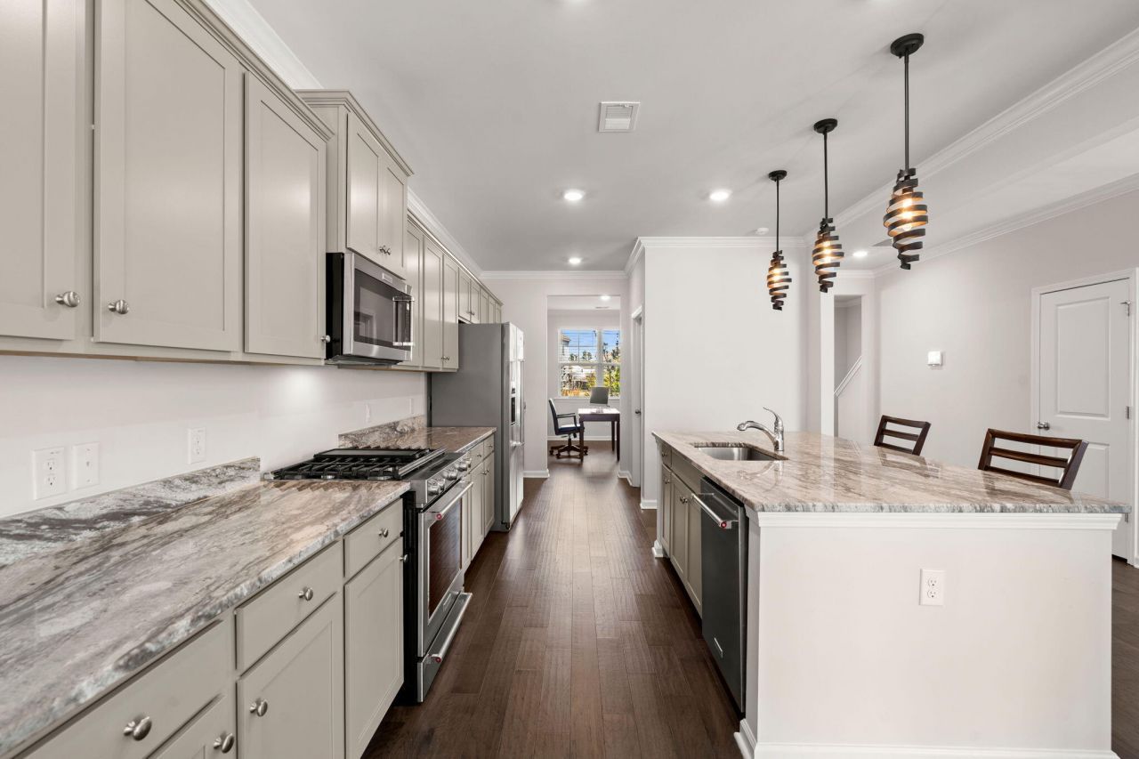 648 Chigwell Springs Lane Photo 15