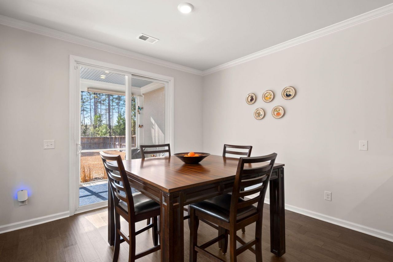 648 Chigwell Springs Lane Photo 16