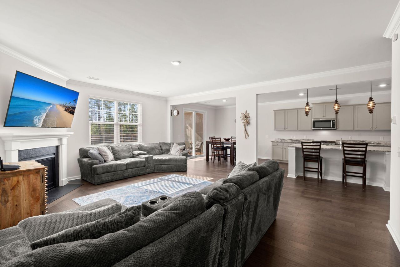 648 Chigwell Springs Lane Photo 18