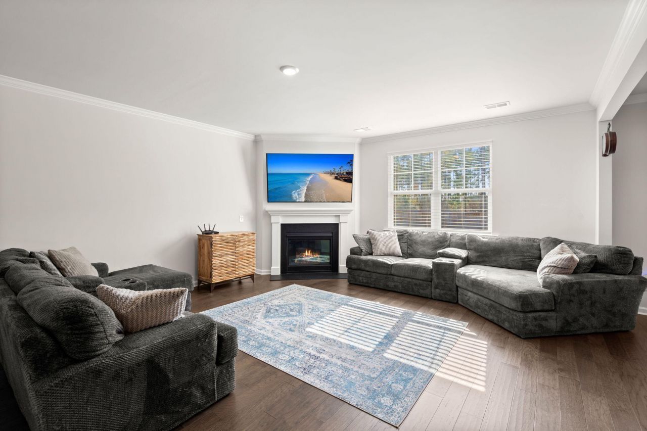 648 Chigwell Springs Lane Photo 19