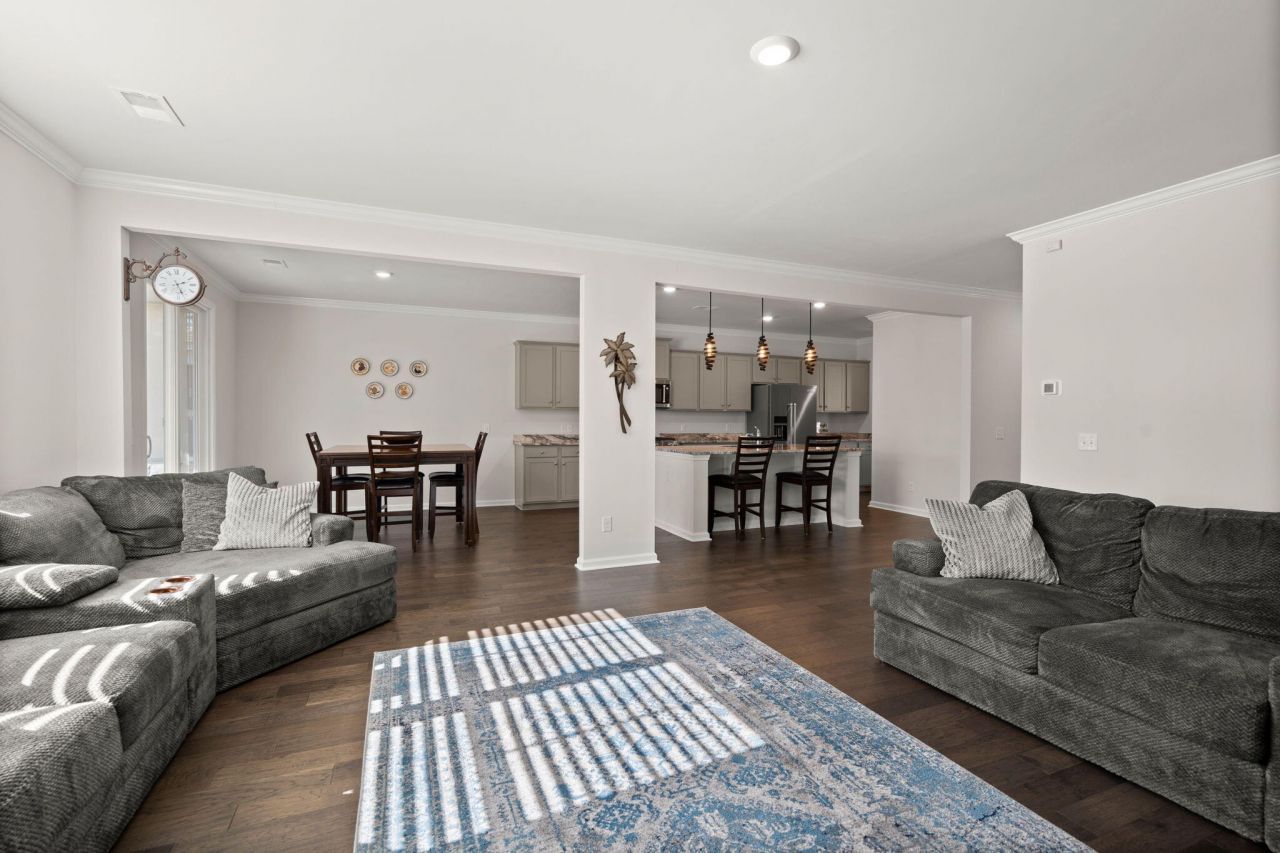 648 Chigwell Springs Lane Photo 21