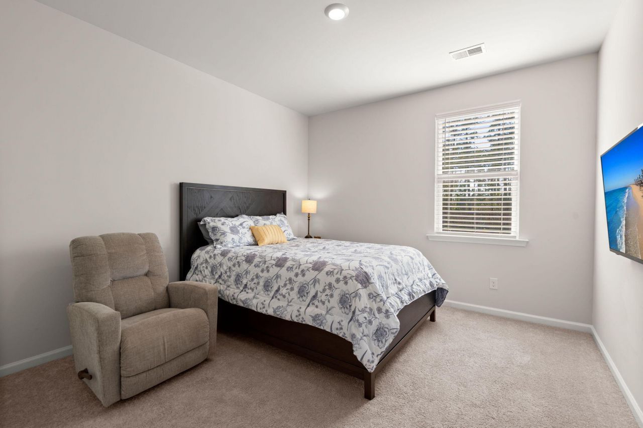 648 Chigwell Springs Lane Photo 22