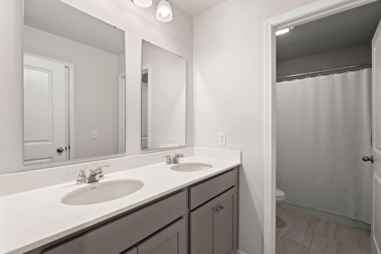 648 Chigwell Springs Lane Photo 32