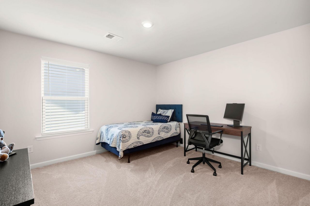 648 Chigwell Springs Lane Photo 33