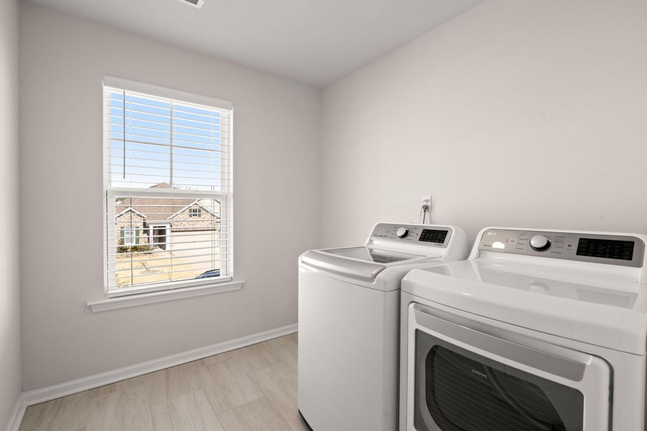 648 Chigwell Springs Lane Photo 35