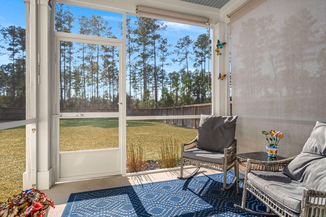 648 Chigwell Springs Lane Photo 36