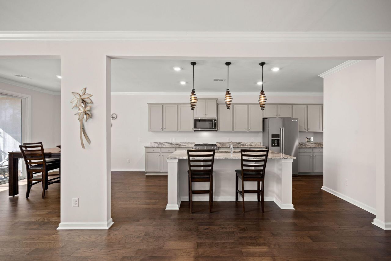 648 Chigwell Springs Lane Photo 7