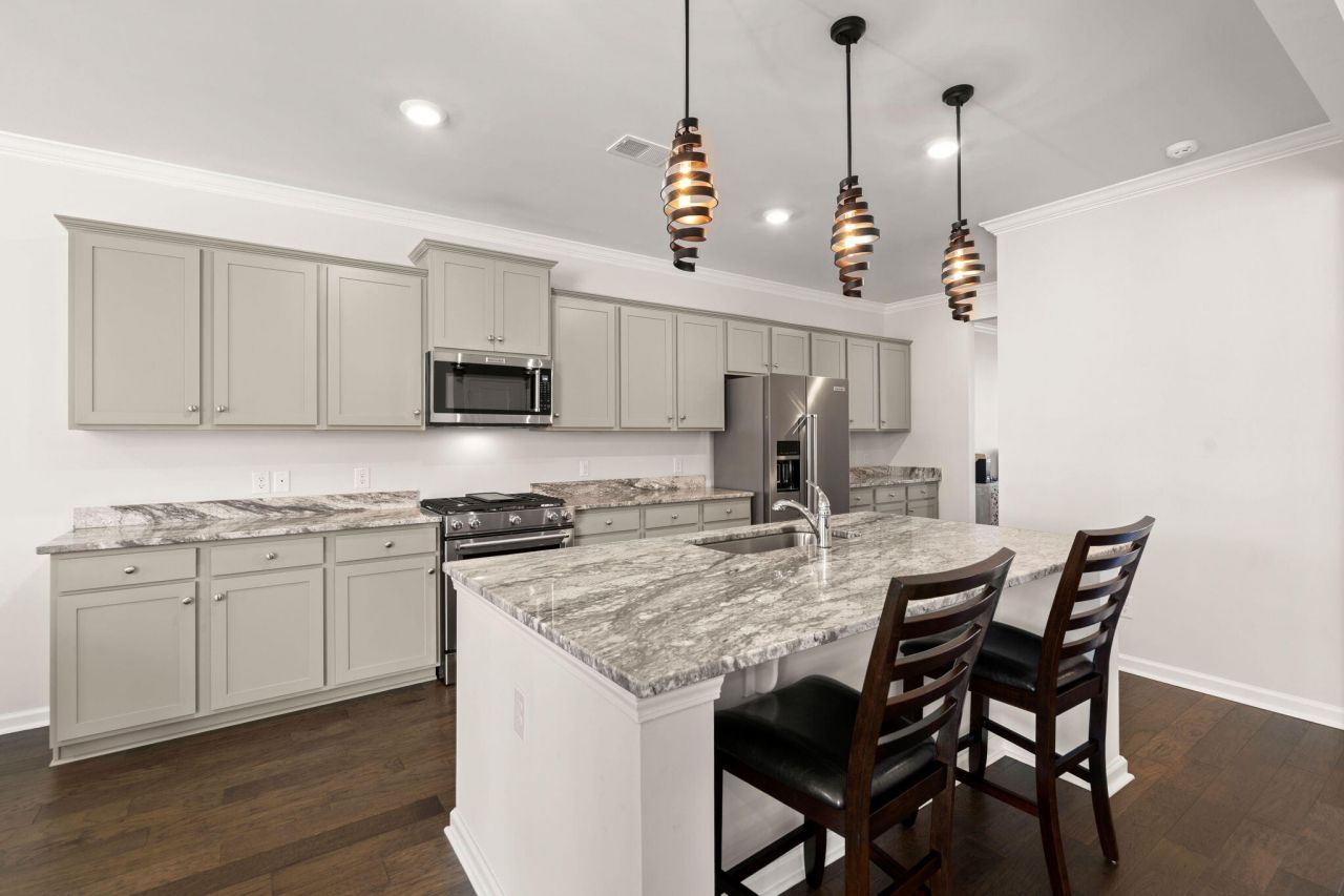 648 Chigwell Springs Lane Photo 8