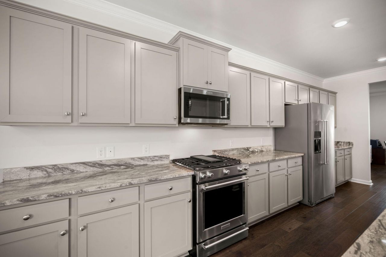 648 Chigwell Springs Lane Photo 9