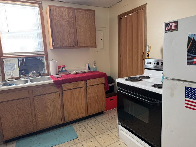 405 E Carrol Street, Kenton, OH 43326 Photo 3