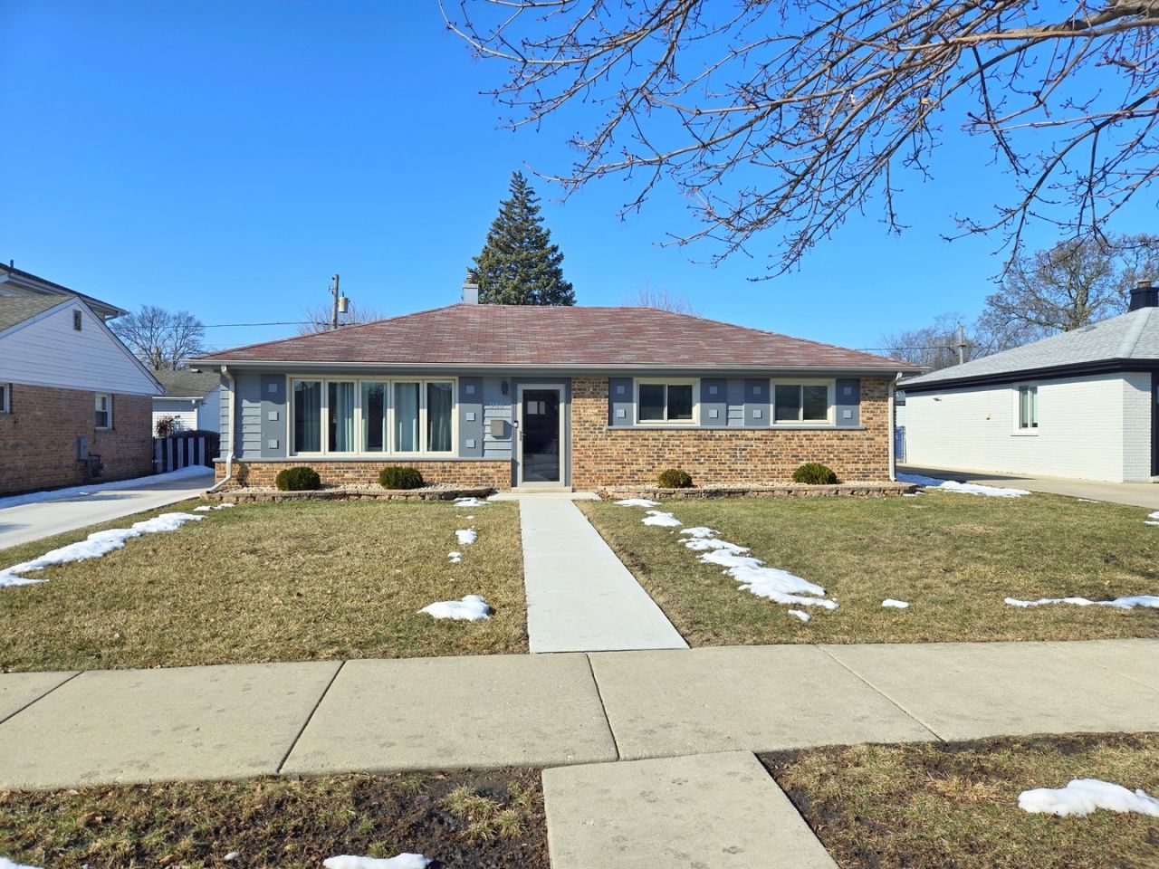 980 W Grant Drive, Des Plaines, IL 60016 Main Photo