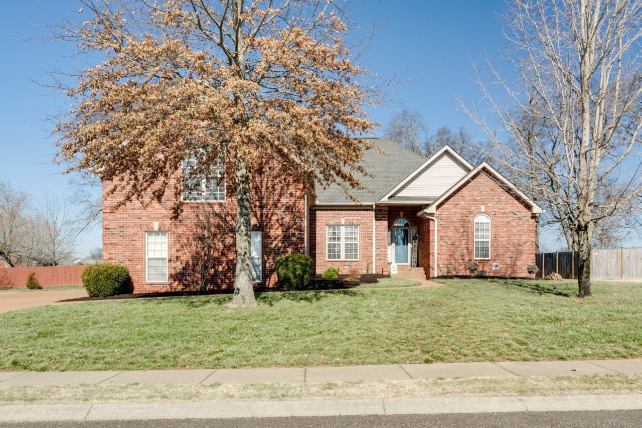 1038 Notting Hill Dr, Gallatin, TN 37066 Main Photo