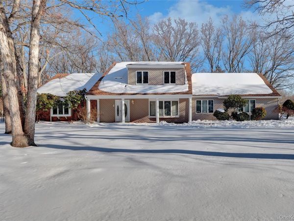 1 Domino Way, Mount Sinai, NY 11766