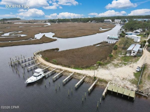 1506 W Highway 98 W, Carrabelle, FL 32322