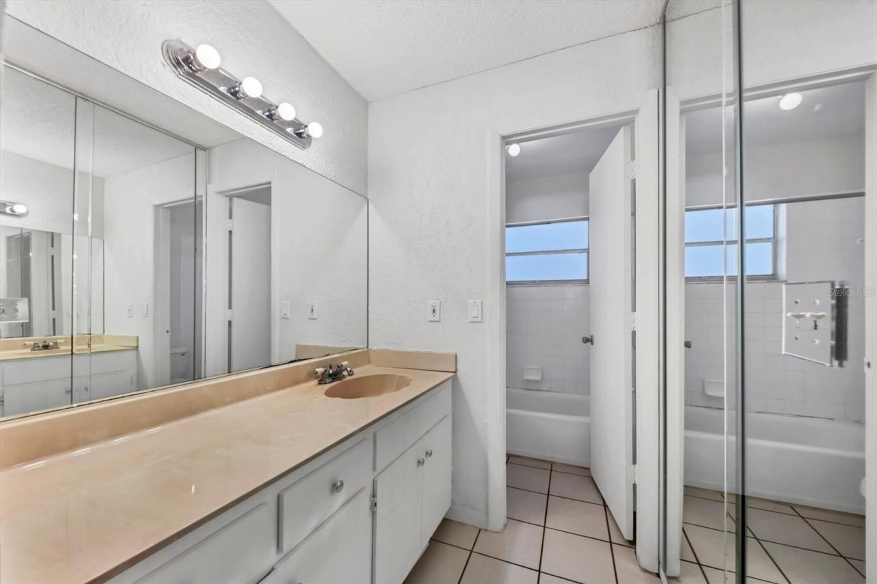 5503 Fountain Lake Circle, Unit A204, Bradenton, FL 34207 Photo