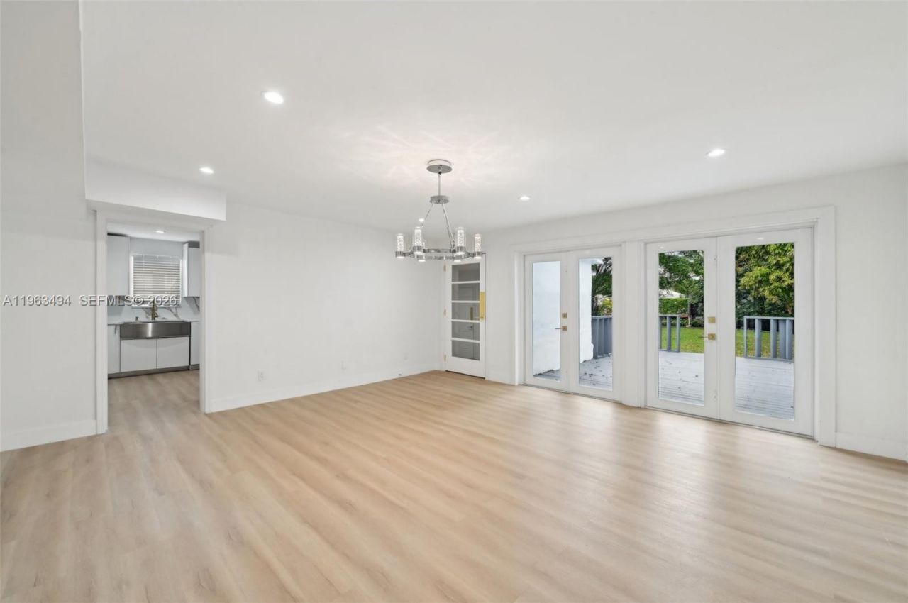 299 S Biscayne River Dr , Miami, FL 33169 Photo