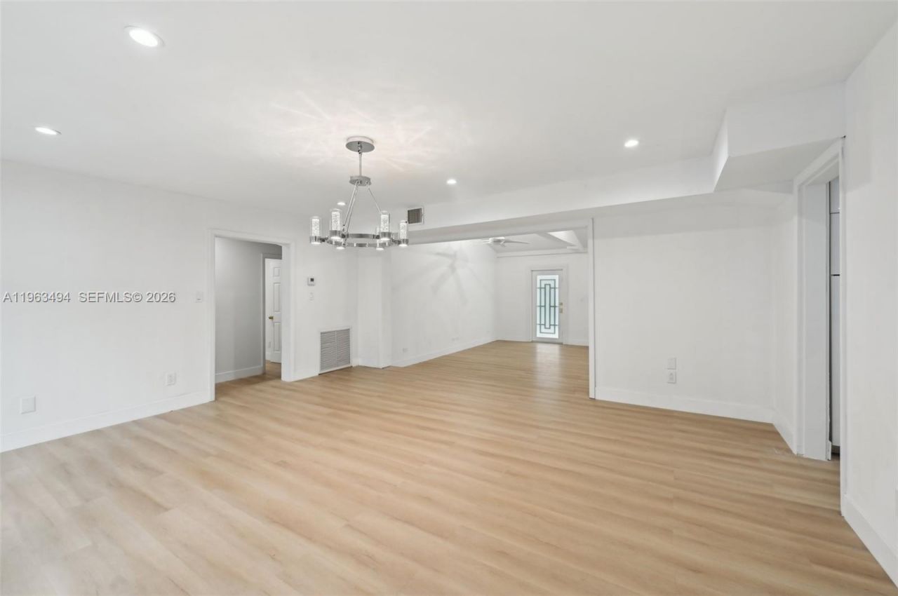 299 S Biscayne River Dr , Miami, FL 33169 Photo