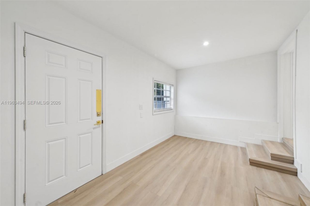 299 S Biscayne River Dr , Miami, FL 33169 Photo