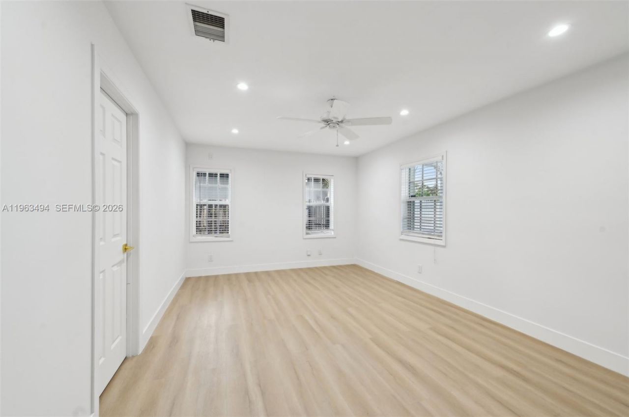 299 S Biscayne River Dr , Miami, FL 33169 Photo