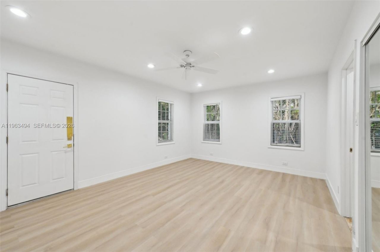 299 S Biscayne River Dr , Miami, FL 33169 Photo