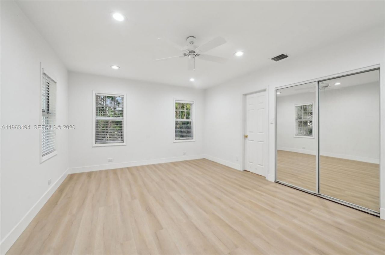 299 S Biscayne River Dr , Miami, FL 33169 Photo