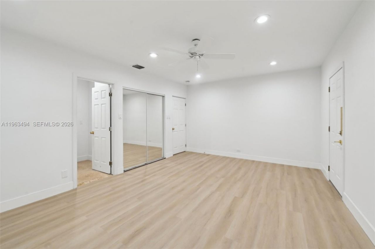 299 S Biscayne River Dr , Miami, FL 33169 Photo