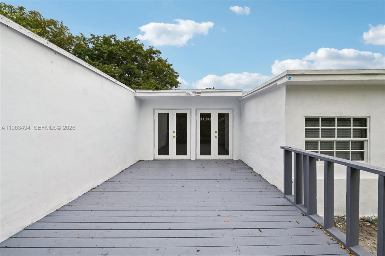 299 S Biscayne River Dr , Miami, FL 33169 Photo